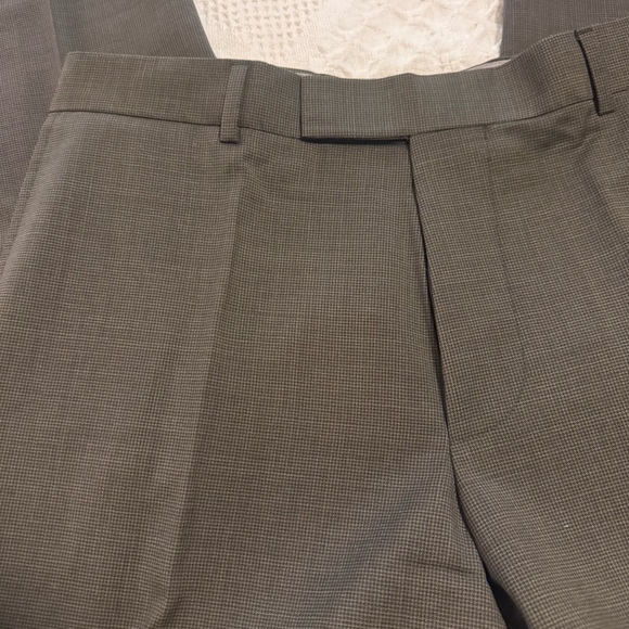 Hugo Boss Gray/Black checkered blend Wool Dress Pants with Tailored Design - Picture 1 of 8